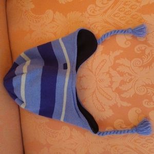 VGUC. Champion beanie that goes over the ears.